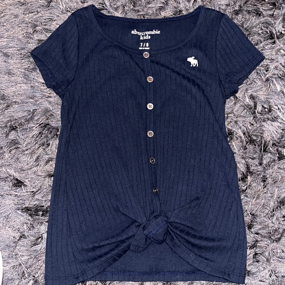 Girls 7/8 Abercrombie kids blue short sleeve tee. Worn a couple times